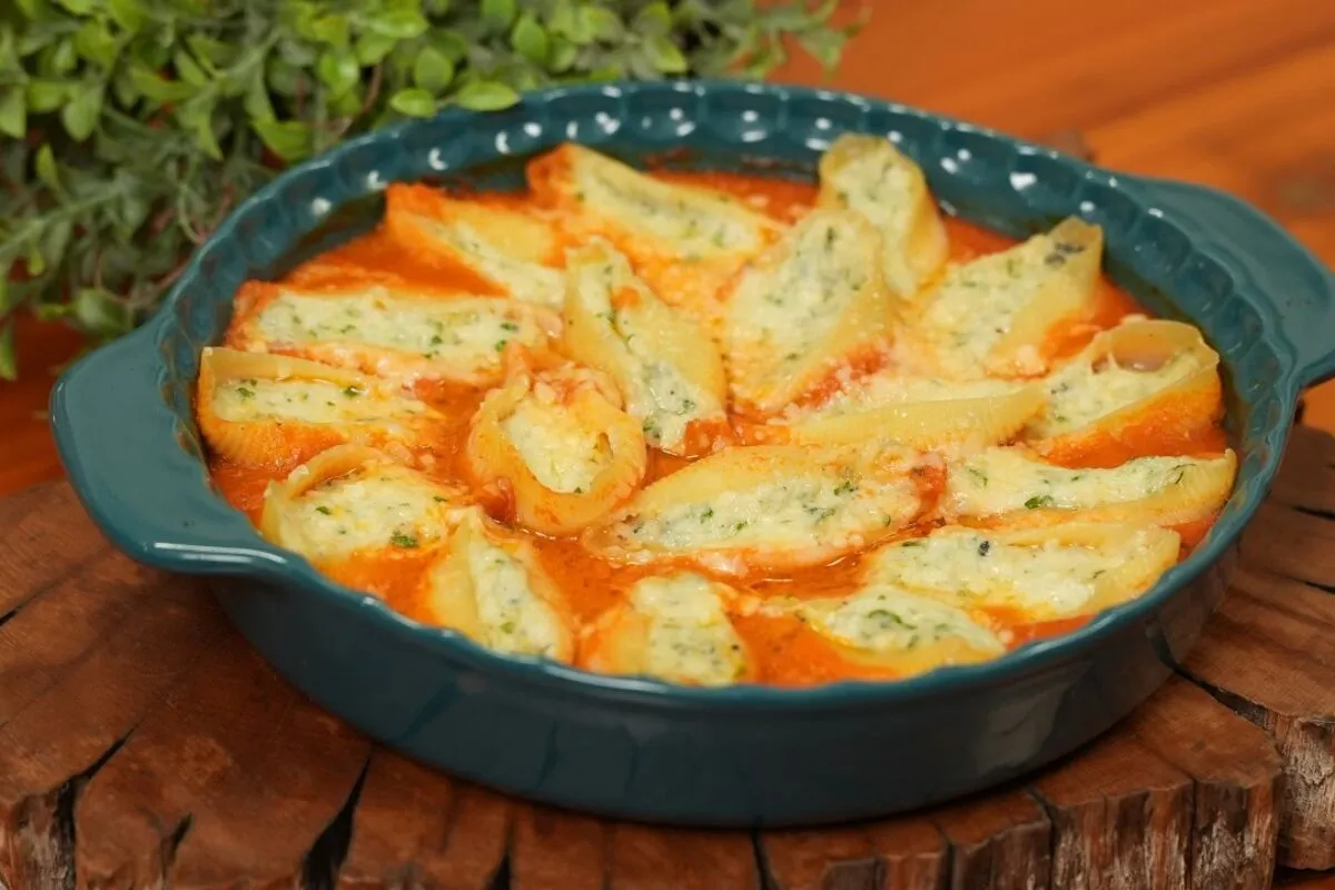 Conchiglione 5 queijos super cremoso com uma massa recheada