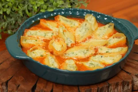 Conchiglione 5 queijos super cremoso com uma massa recheada 