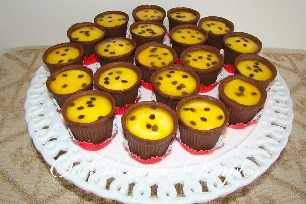 Copinhos de Chocolate com Mousse de Maracujá