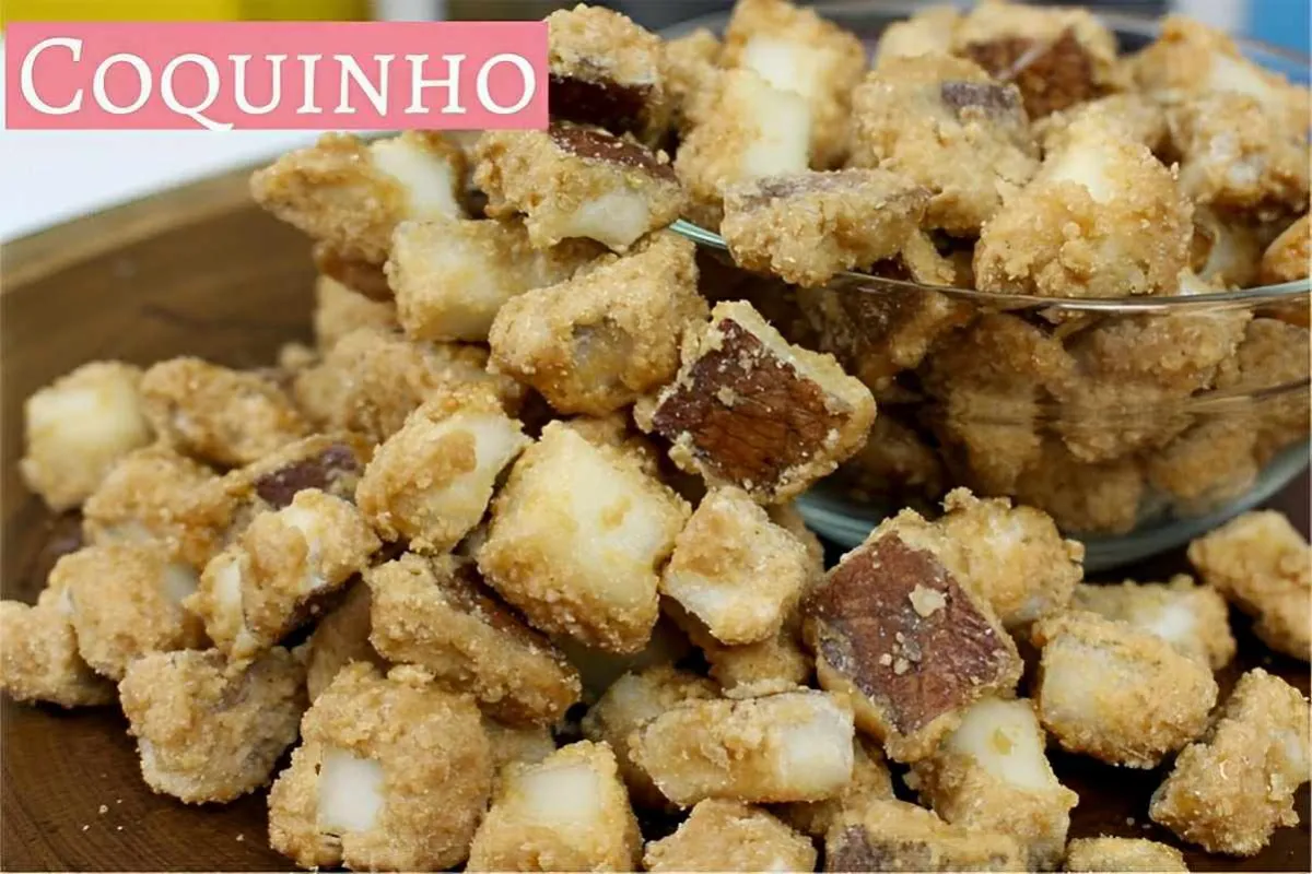Coquinho açucarado desses vendidos em parques e na rua muito