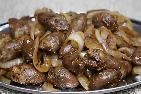 Coração acebolado: faça esse acompanhamento perfeito para vo