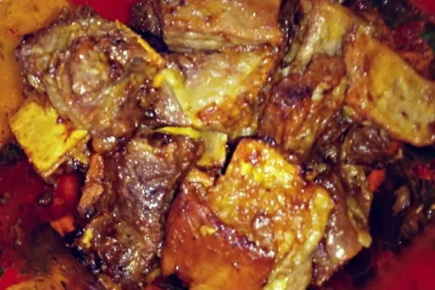 Costela assada na panela muito suculenta que sai desmanchand