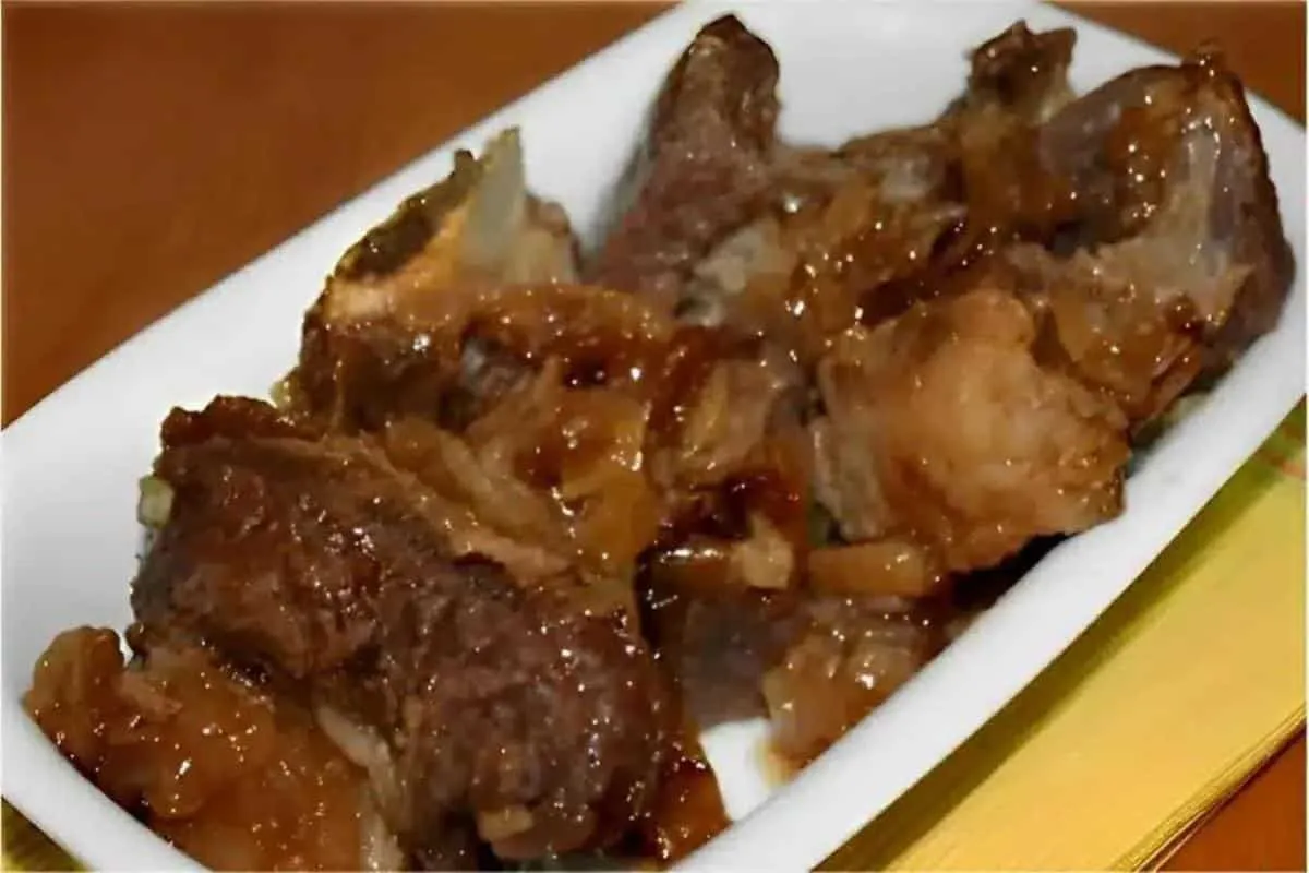 Costela assada na panela super macia e suculenta que solta d