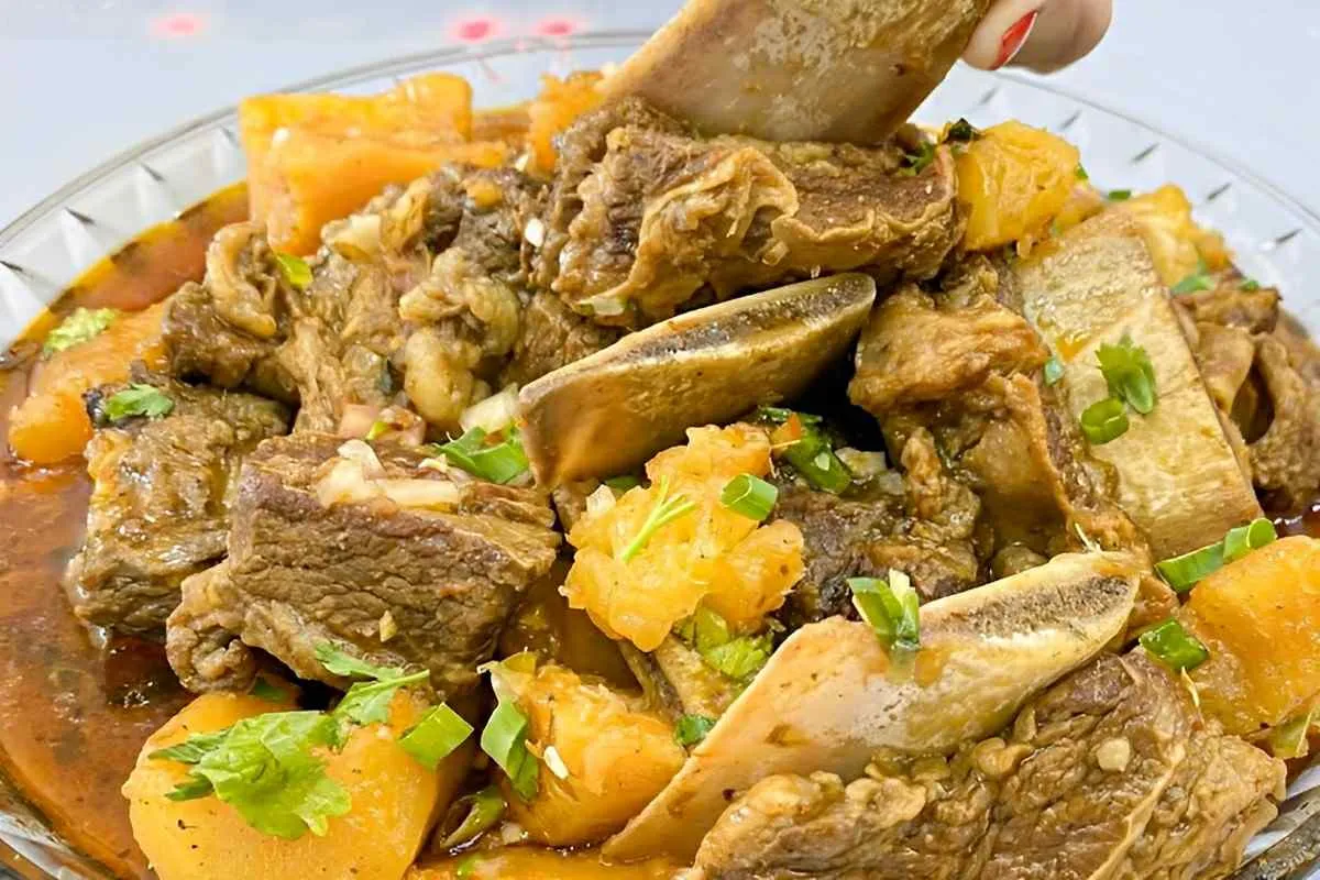 Costela com mandioca na panela de pressão muito saborosa e s