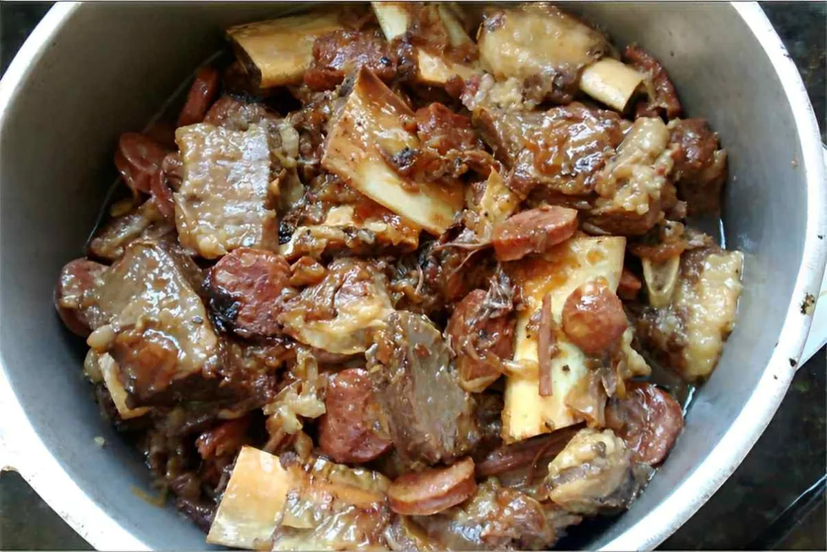 Costela na panela de pressão: não precisa de temperos nem de