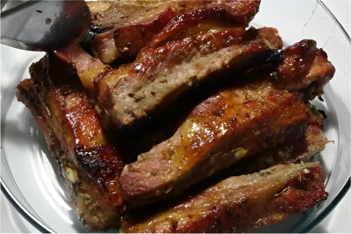 Costelinha de porco assada no forno com sabor de churrasco p