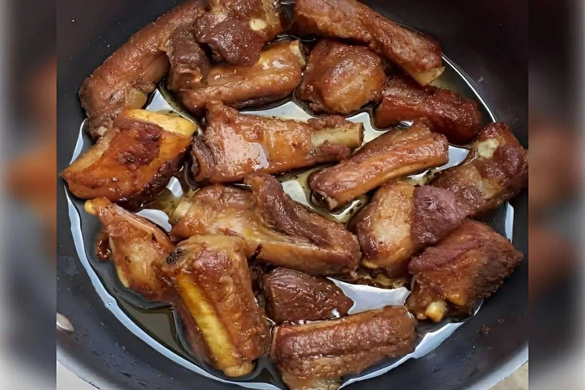 Costelinha de porco na panela de pressão fica macia e muito