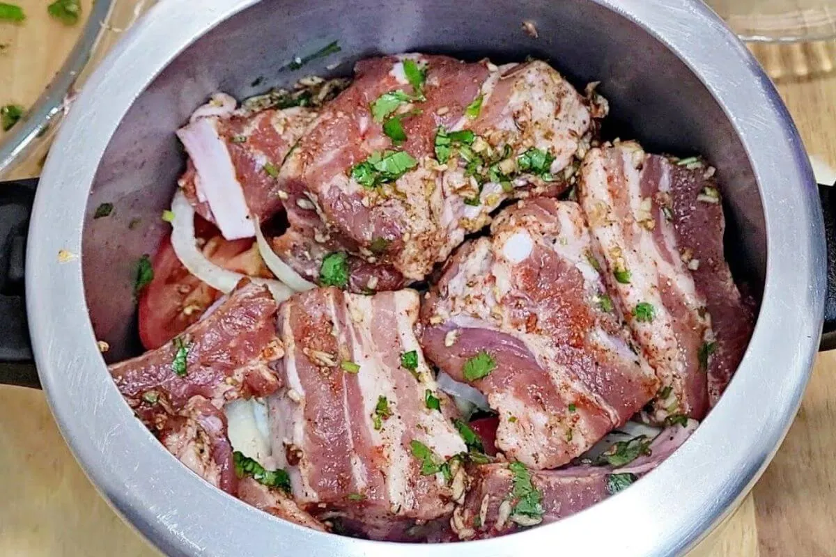 Costelinha de porco na pressão super saborosa e suculenta de