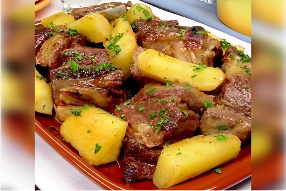 Costelinha suína assada com mandioca receita prática e sabor