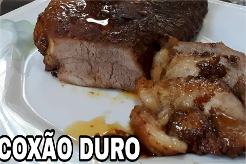 Coxão duro na panela: a carne fica bem macia saborosa e sucu