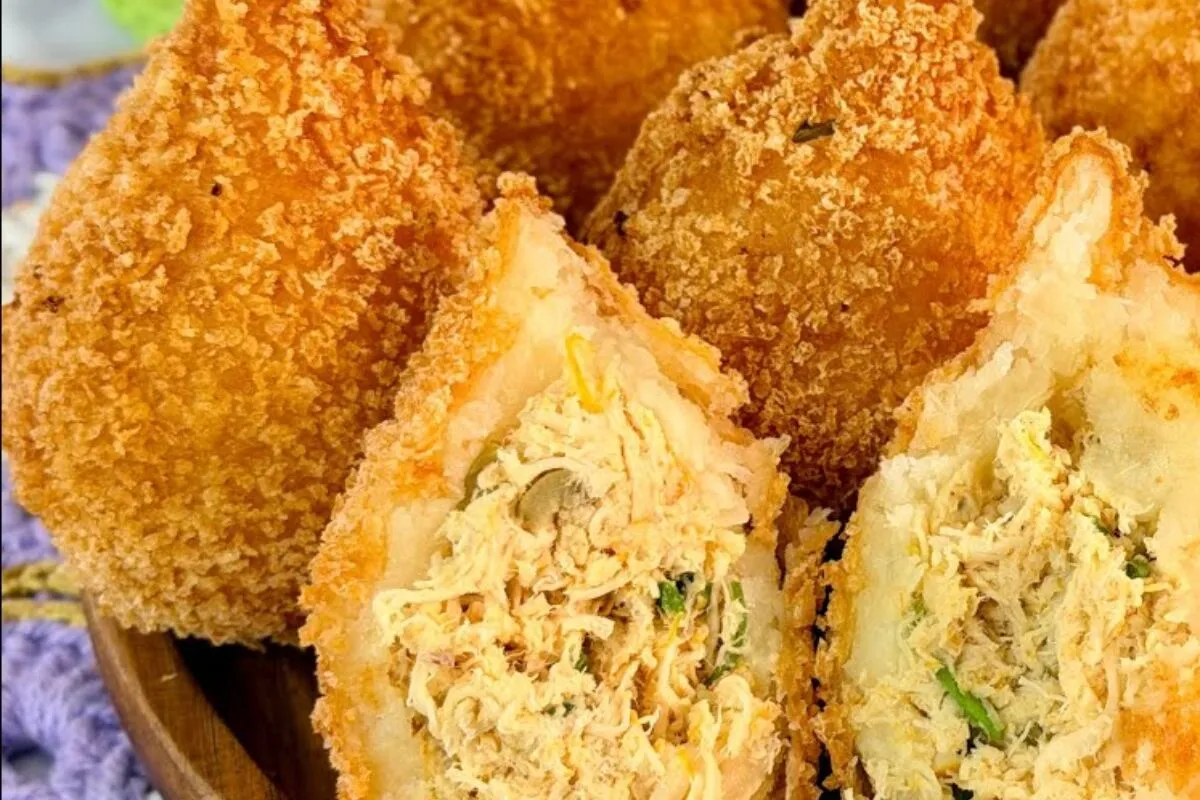 Coxinha com massa de aipim super crocante por fora e com rec