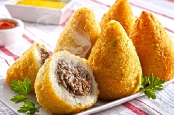 Coxinha de Batata com Recheio de Carne Moída