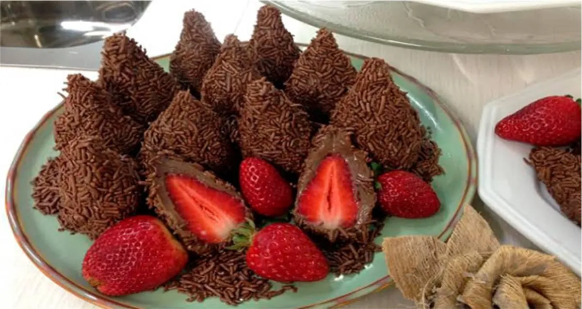 Coxinha de brigadeiro com morango muito fácil de fazer e fic