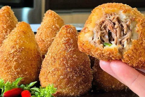 Coxinha de costela cremosa e crocante: massa perfeitinha e r