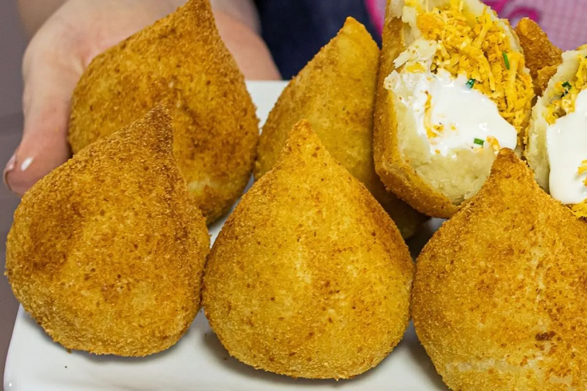 Coxinha de frango com requeijão: veja como fazer uma coxinha