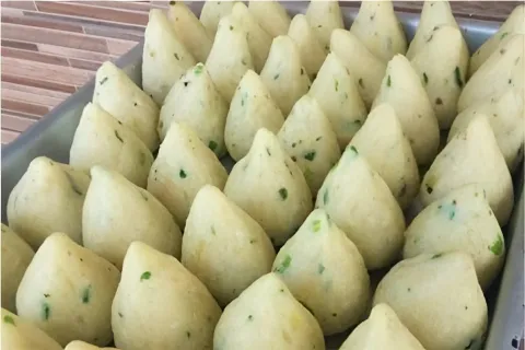 Coxinha de mandioca com carne seca igual feita na fazenda um