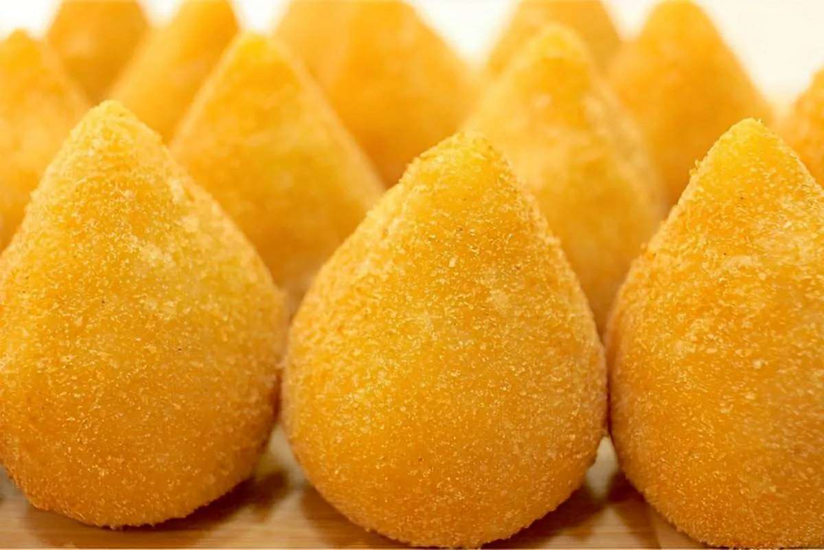 Coxinha para iniciantes a receita da massa e do recheio das