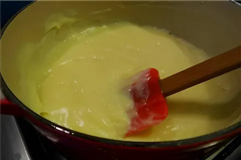 Creme belga para rechear bolos e tortas ou para servir como 
