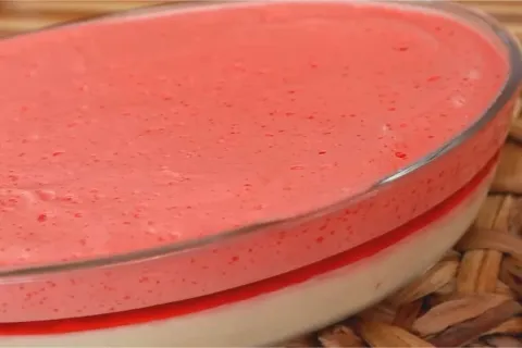 Creme chinês de morango simples e fácil para ser a sobremesa