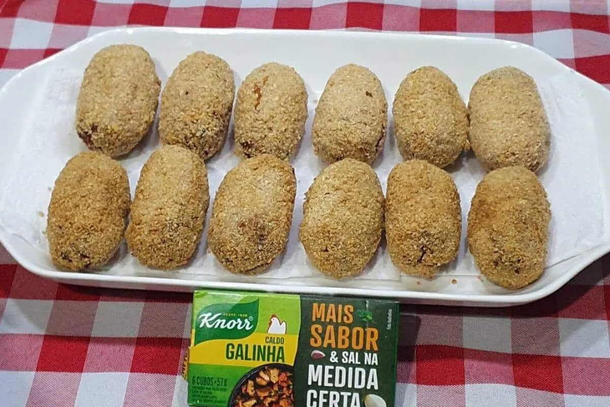 Croquete de frango sequinho e crocante: ótimo petisco para v