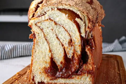 Cuca alemã recheada e super fofinha: receita clássica perfei