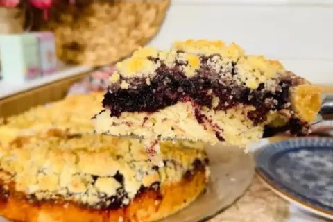 Cuca alemã tradicional incrivelmente macia e com farofa croc