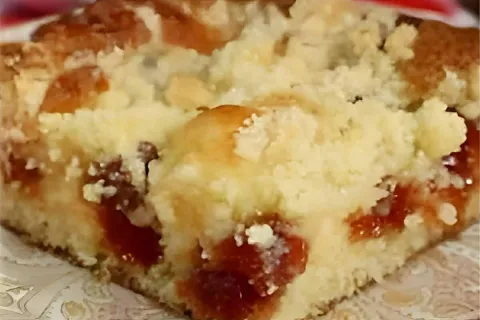 Cuca com goiabada fácil e deliciosa: o lanche perfeito para 