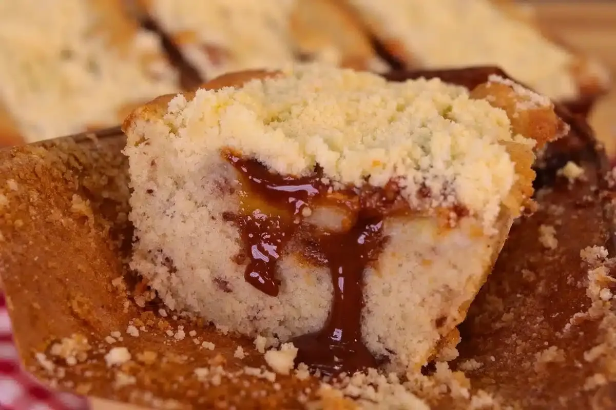 Cuca de banana com doce de leite: essa receita maravilhosa v