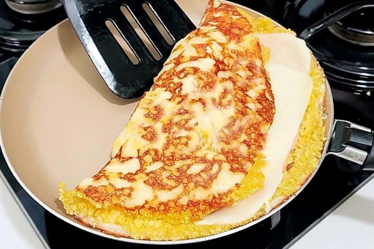 Cuscuz na frigideira ótima sugestão para o lanche ou até mes