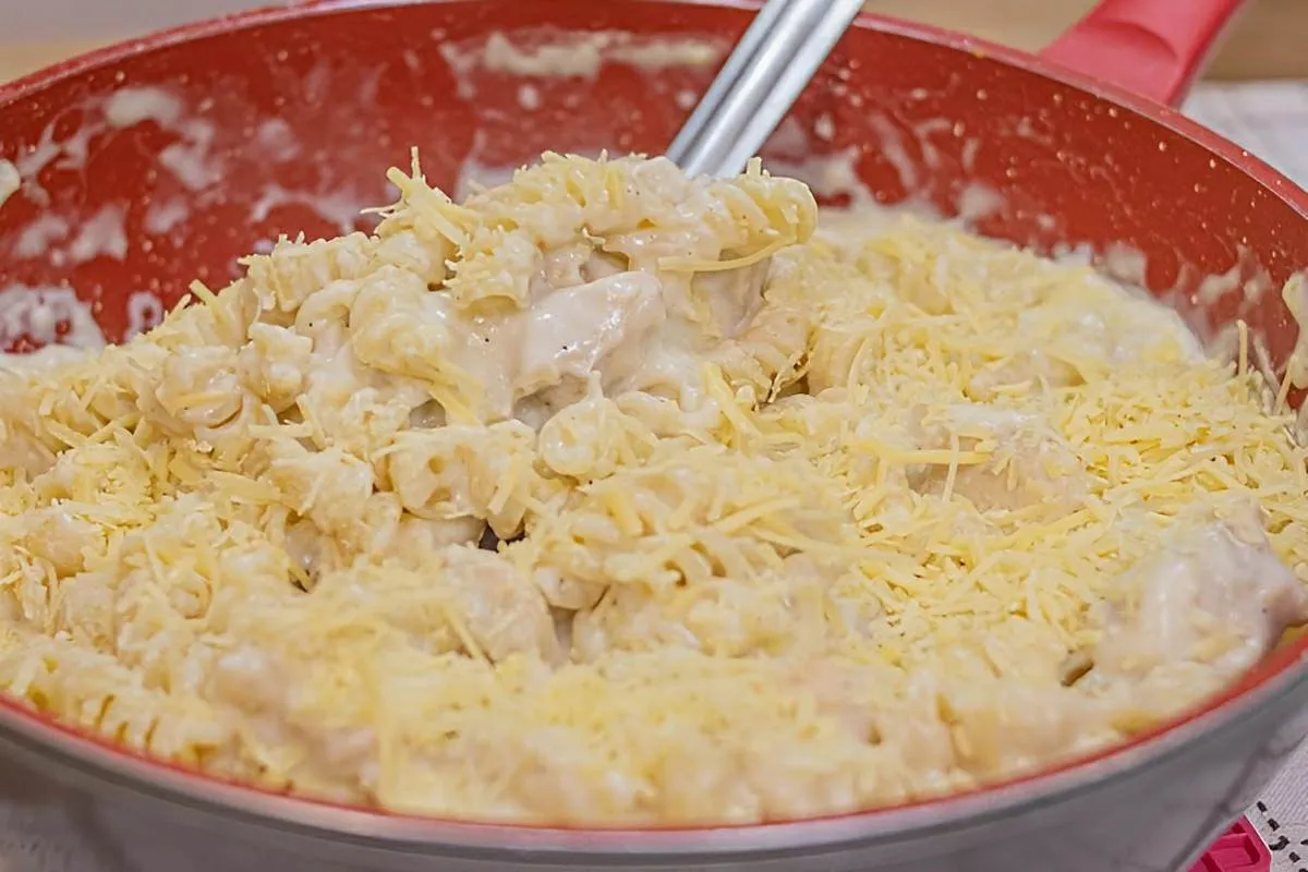 Depois que fiz esse macarrão com frango ao molho branco minh