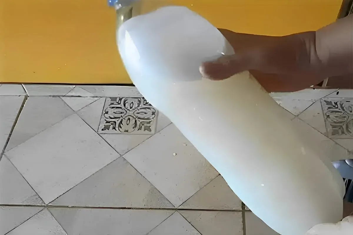 Descobri como fazer limpa pisos caseiro que desencardiu minh