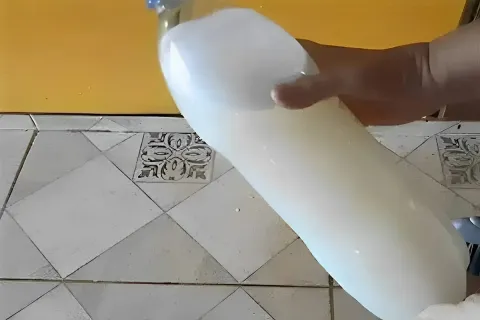 Descobri como fazer limpa pisos caseiro que desencardiu minh