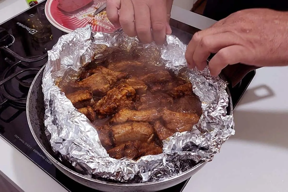 Descobri o segredo do restaurante para fazer costelinha de p