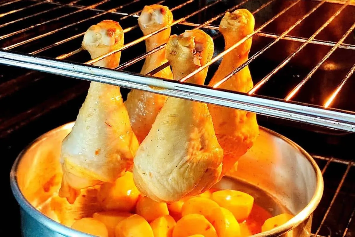Descobri um jeito de fazer frango assado de domingo que fica