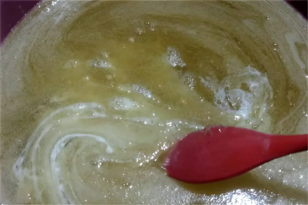 Detergente caseiro feito com apenas 3 ingredientes limpa e d