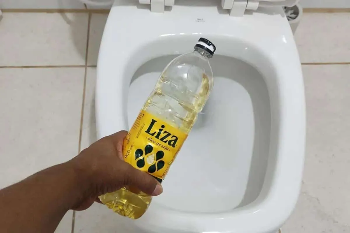 Dica para lavar banheiro com um ingrediente que você nunca i