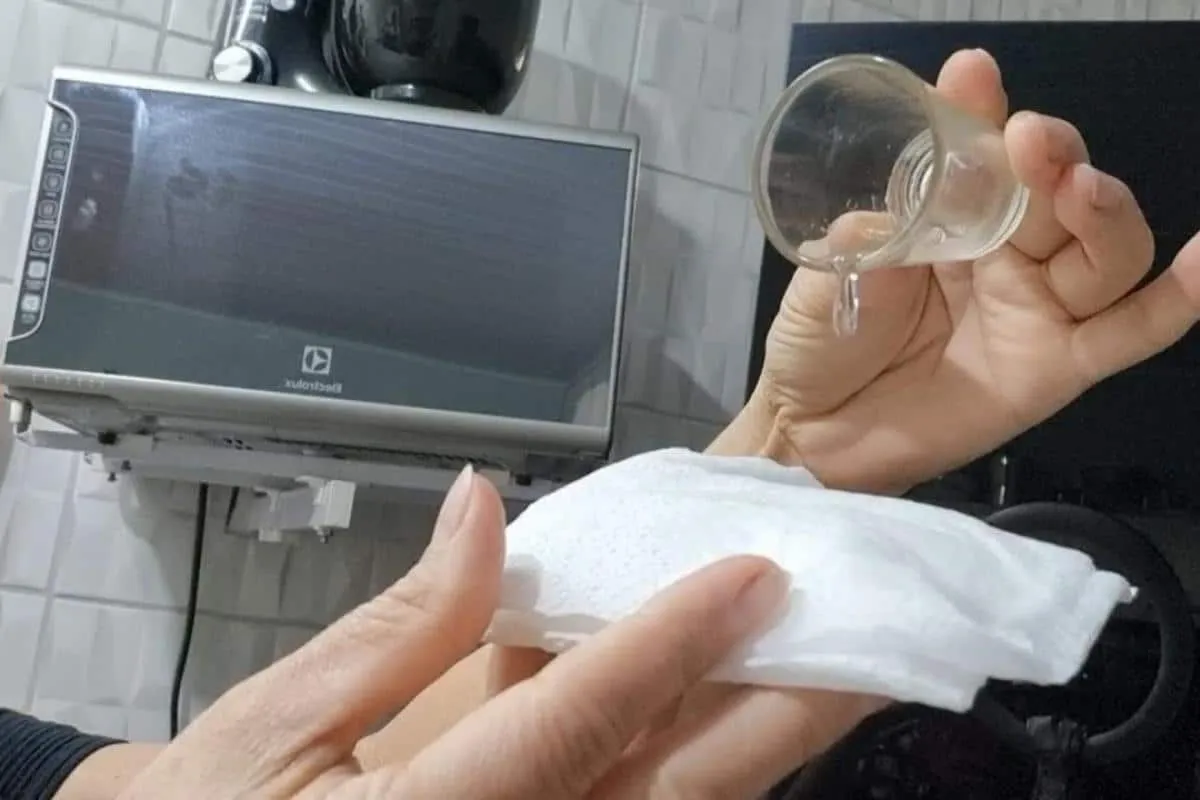Dica para limpar gordura da cozinha: só uma gotinha dá para