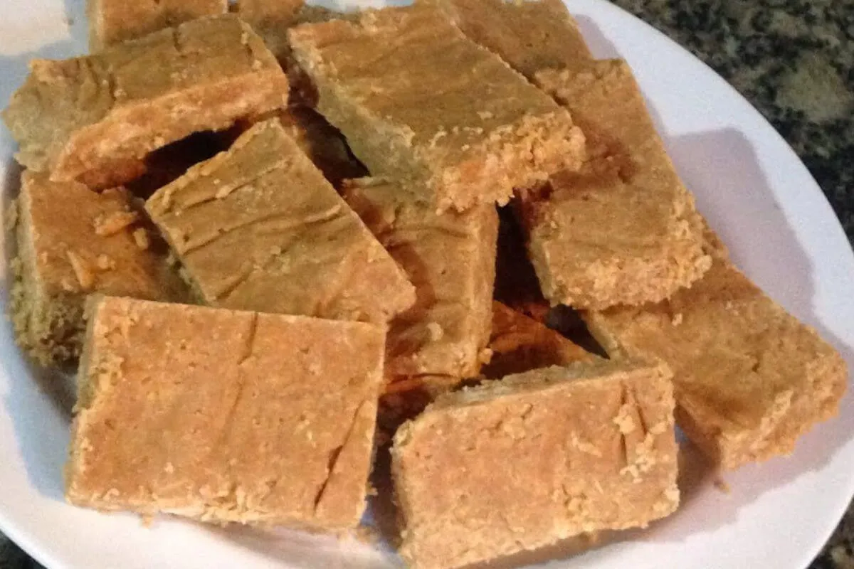 Doce de amendoim caseiro de corte para você fazer em casa e