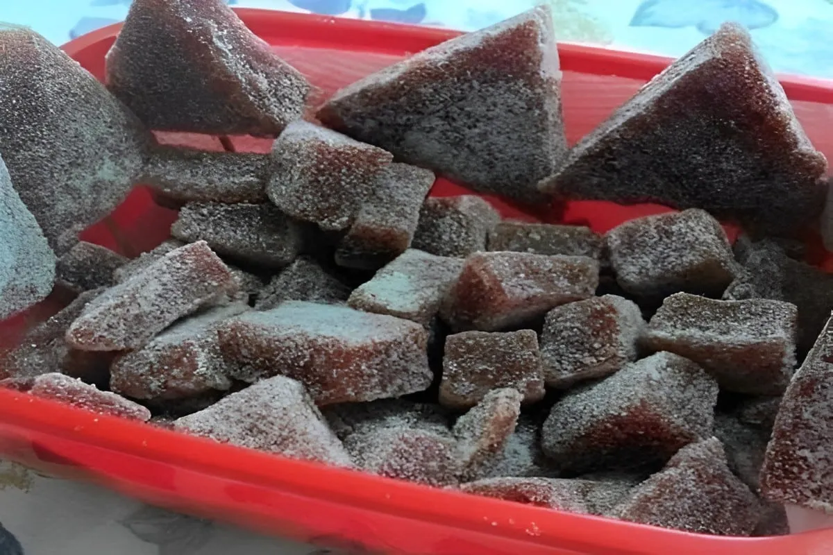 Doce de banana caseiro coberto com açúcar fica ainda melhor