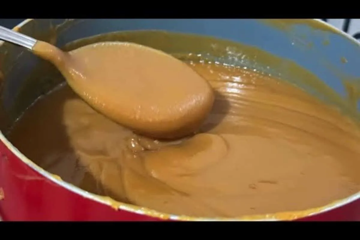 Doce de leite caseiro, que fica bem cremoso e com aquele gos