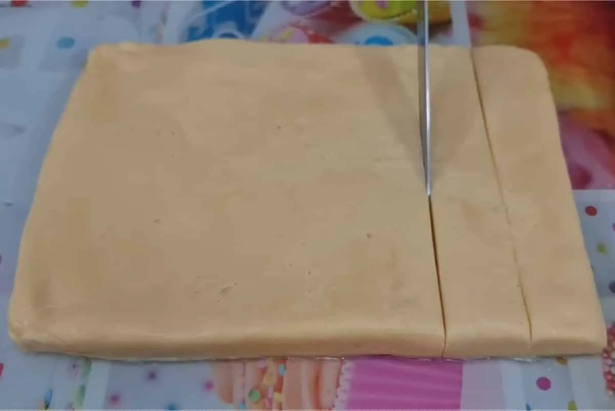 Doce de leite de corte macio e delicioso que fica pronto em