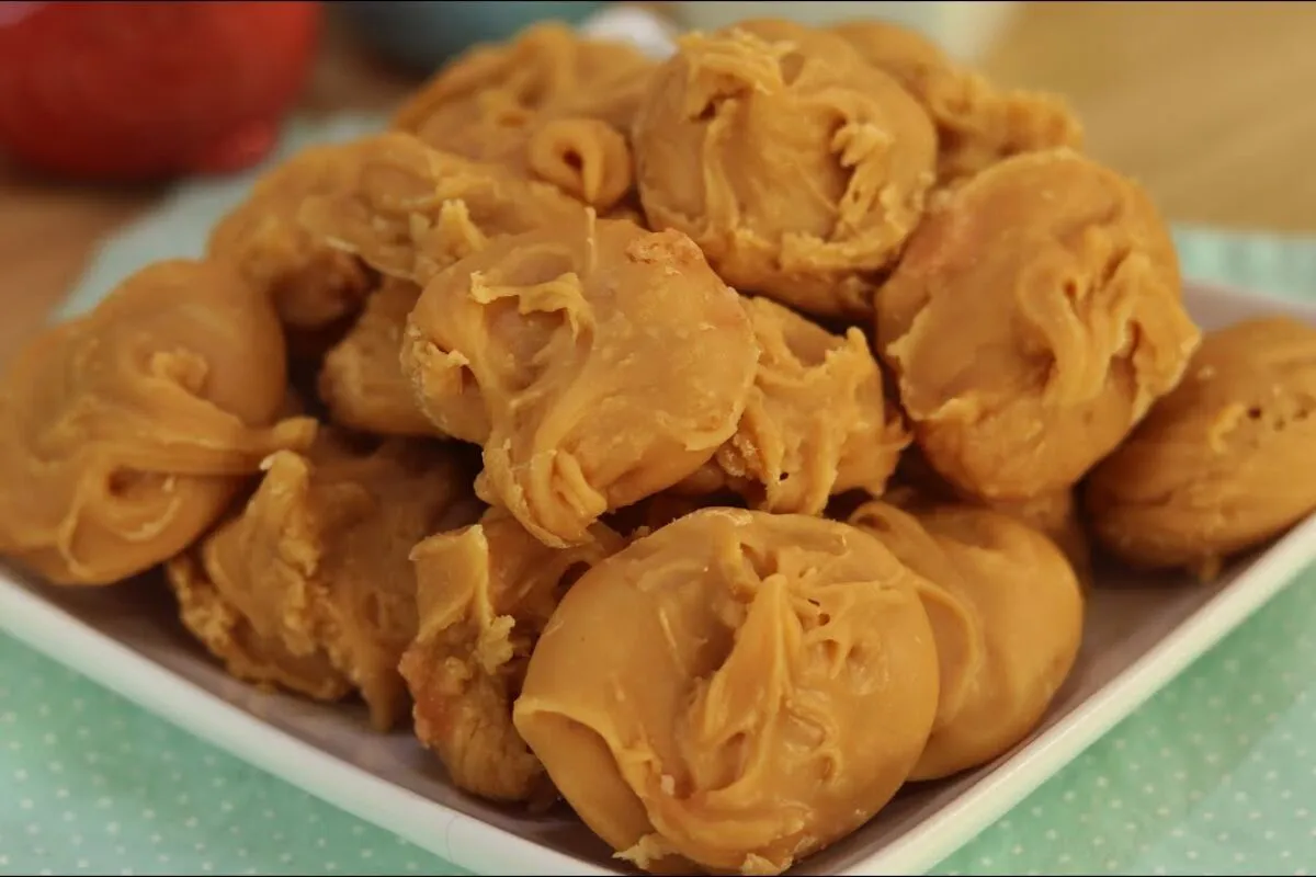 Doce pingo de leite caseiro que fica macio e saboroso, igual