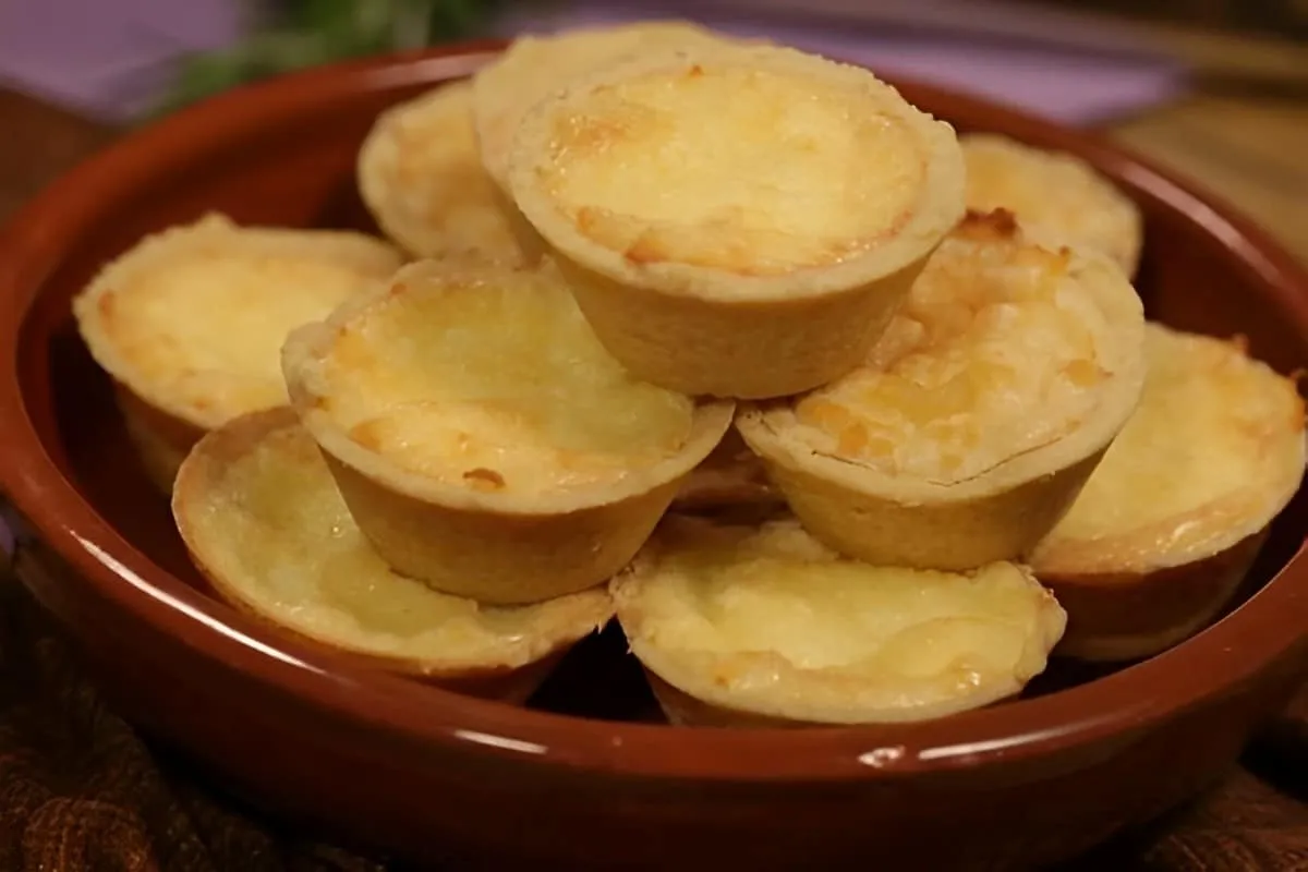Empada de queijo cremosa prática e muito fácil de preparar u