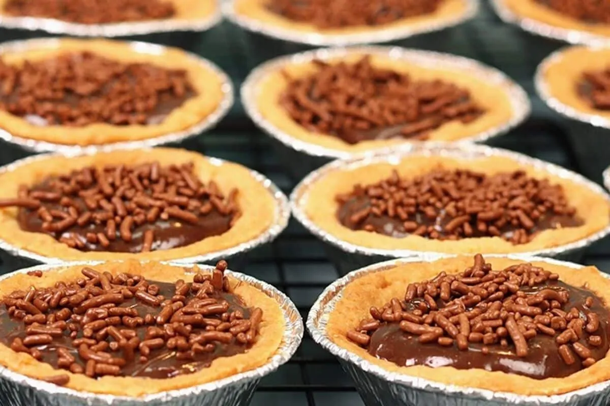 Empada doce de brigadeiro feita com massa profissional que d