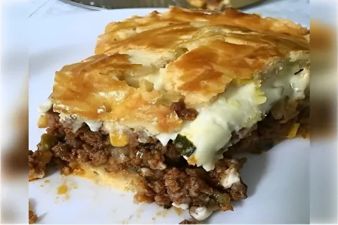 Empadão de carne moída cremoso a massa derrete na boca e fic