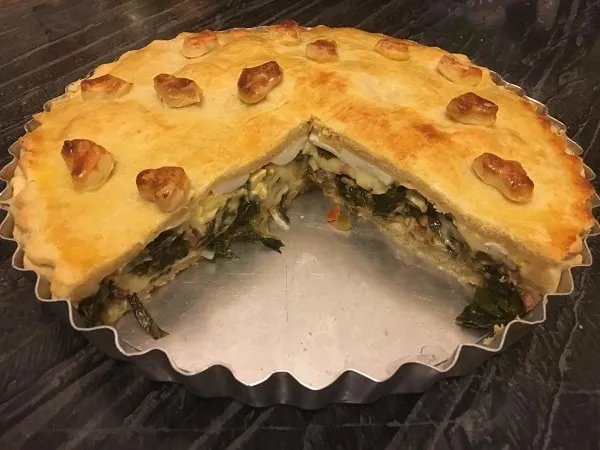 Empadão de Escarola com Queijo e Bacon