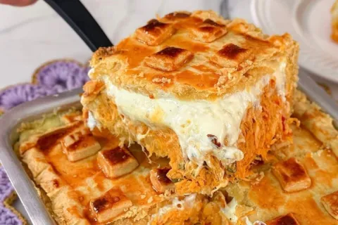Empadão de frango cremoso com um segredo que faz toda difere