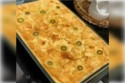 Empadão de frango diferente com massa que derrete na boca e 