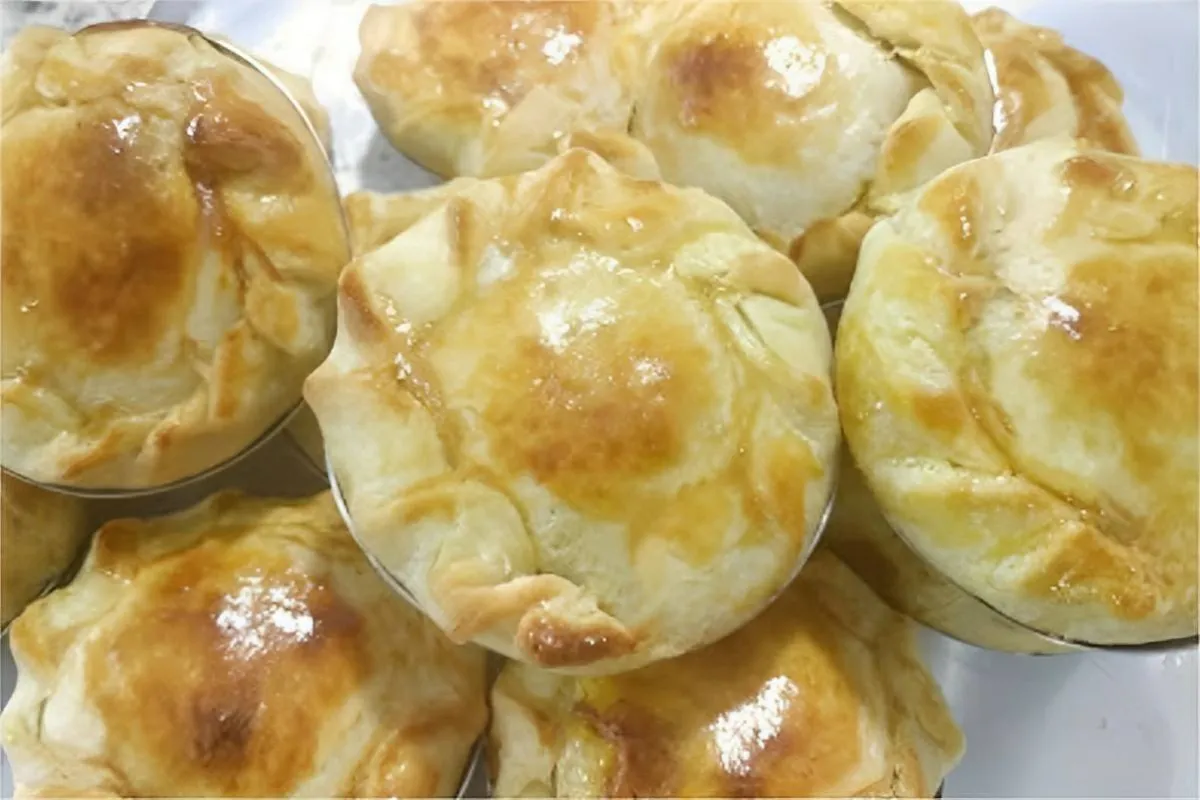 Empadinha de frango que desmancha na boca com massa de 3 ing