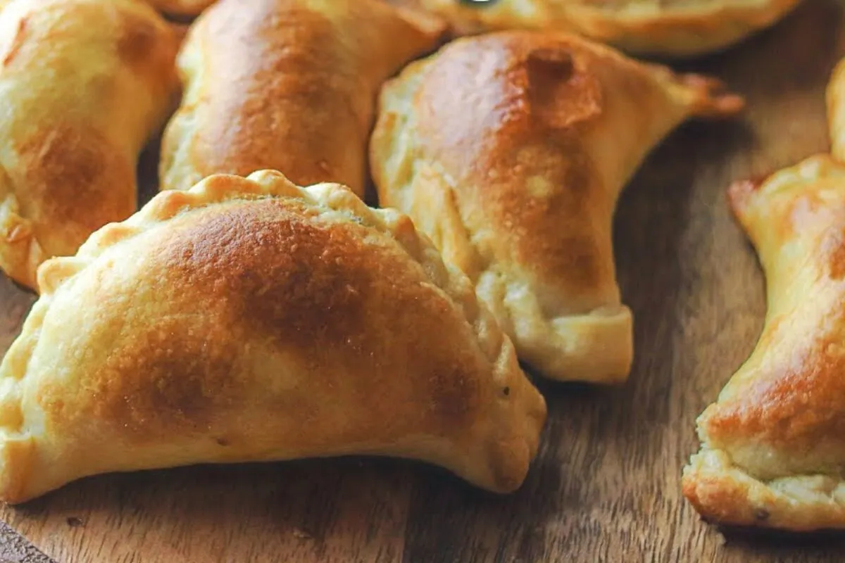 Empanadas argentinas com massa artesanal bem levinha e reche